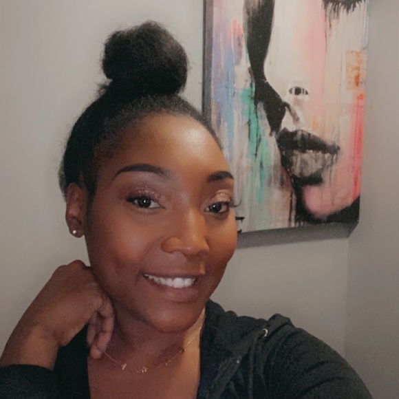 Meet your Posher, Deja - Picture 4 of 6